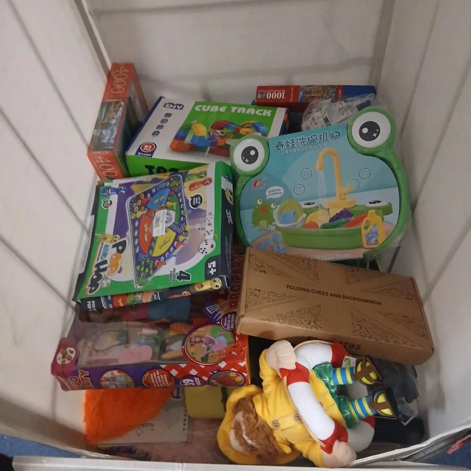 LARGE QUANTITY OF ASSORTED CHILDREN'S TOYS COLLECTION – PLUSH PANDA, PUZZLES & BOXED GAMES