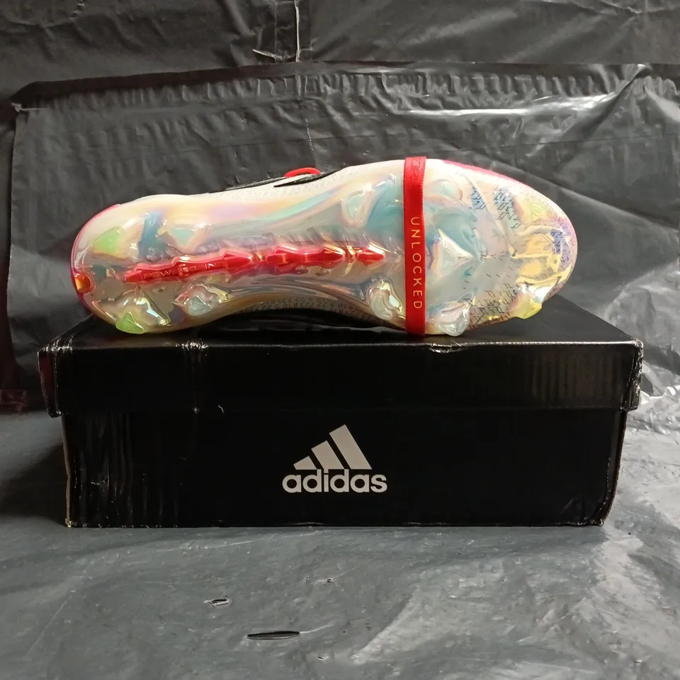 BOXED PAIR OF ADIDAS PREDATOR FOOTBALL BOOTS IN GREY/RED SIZE UK 8