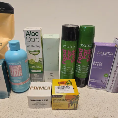 APPROX 12 ASSORTED BEAUTY PRODUCTS TO INCLUDE MATRIX SHAMPOO, REVOLUTION VITAMIN BASE, BARE ANATOMY SHAMPOO, ETC 