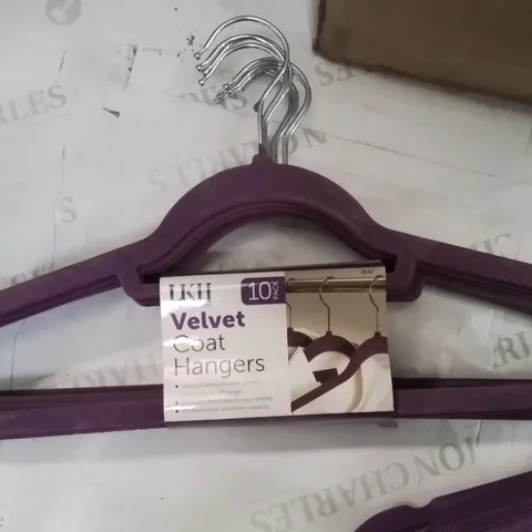 BOX CONTAINING LARGE AMOUNT OF VELVET CLOTHES HANGERS (PURPLE)