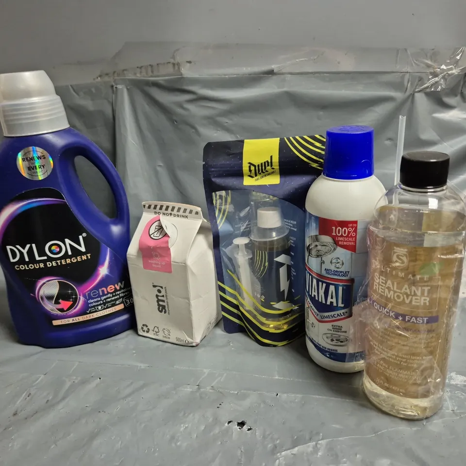 APPROXIMATELY 10 ASSORTED LIQUIDS TO INCLUDE SEALANT REMOVER, DYLON COLOUR DETERGENT, SMOL WASHING UP LIQUID, ETC - COLLECTION ONLY