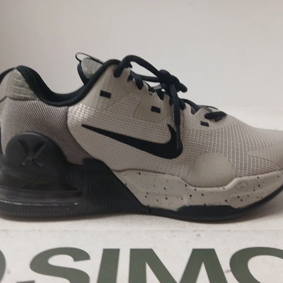 NIKE AIR MAX RUNNING SHOES – SIZE 7.5