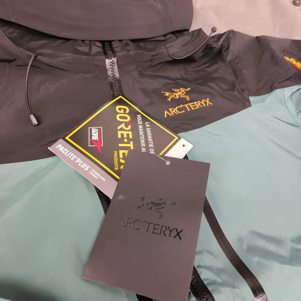 ARC'TERYX GORE-TEX PACLITE+ JACKET – SIZE M