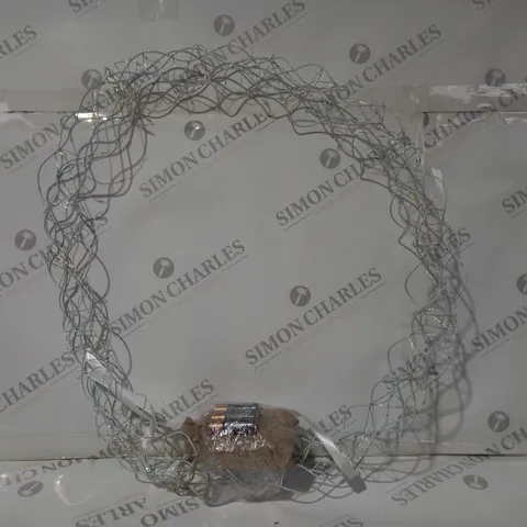OUTLET K BY KELLY HOPPEN DECORATIVE WREATH IN WHITE