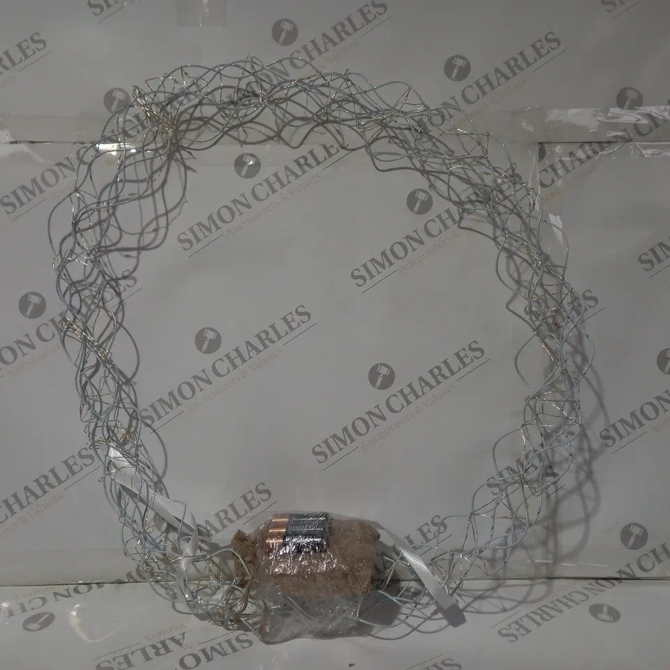 OUTLET K BY KELLY HOPPEN DECORATIVE WREATH IN WHITE
