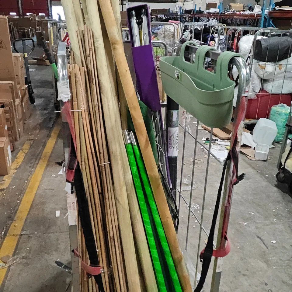 CAGE OF ASSORTED GARDEN AND LANDSCAPE ITEMS TO INCLUDE BAMBOO RODS, WOODEN POLES, GROUND MAT ROLL AND RAKE