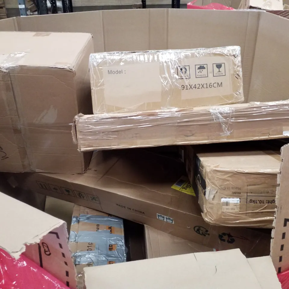 PALLET CONTAINING ASSORTED PRODUCTS INCLUDING CAST IRON GRILL PAN, GARMENT RACK, HEATED THROW, FULL LENGTH MIRROR & COMPUTER DESK