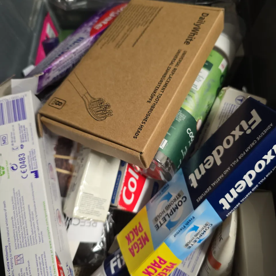 APPROXIMATELY 20 ASSORTED HEALTH AND BEAUTY PRODUCTS INCLUDING MITCHUM DEODORANT , THE BLACK STUFF NATURAL HANDMADE DEODORANT AND LOTTA BODY FOAMING MOUSSE 