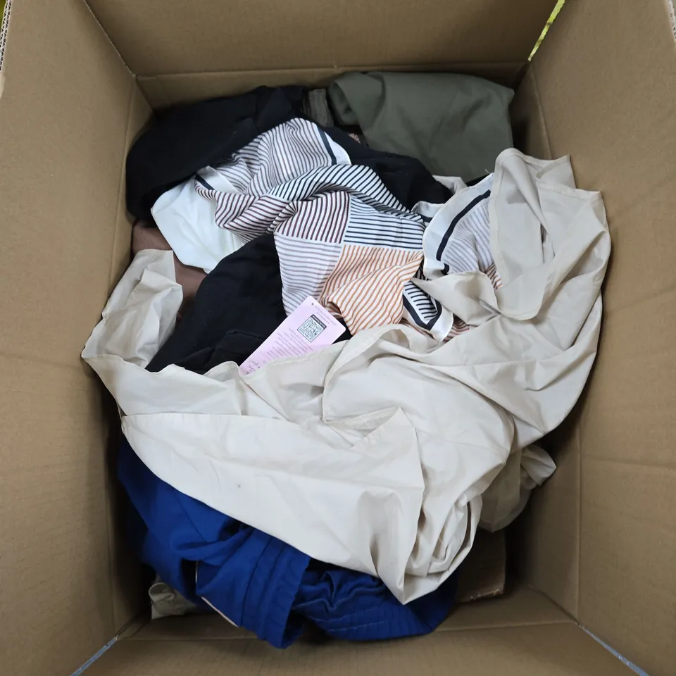 BOX OF APPROXIMATELY 15 ASSORTED ITEMS TO INCLUDE: UK 10 SKECHERS SLIP INS 