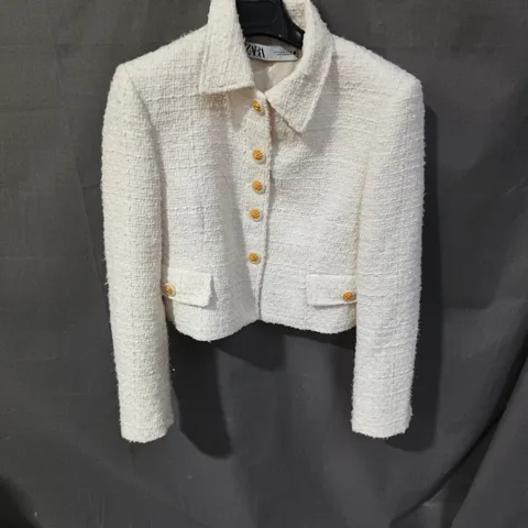 ZARA WHITE BOUCLÉ CROPPED JACKET WITH GOLD BUTTONS – UK XS