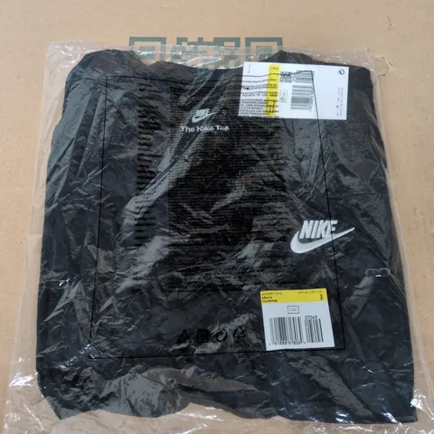 BAGGED NIKE THE NIKE TEE IN BLACK - SMALL