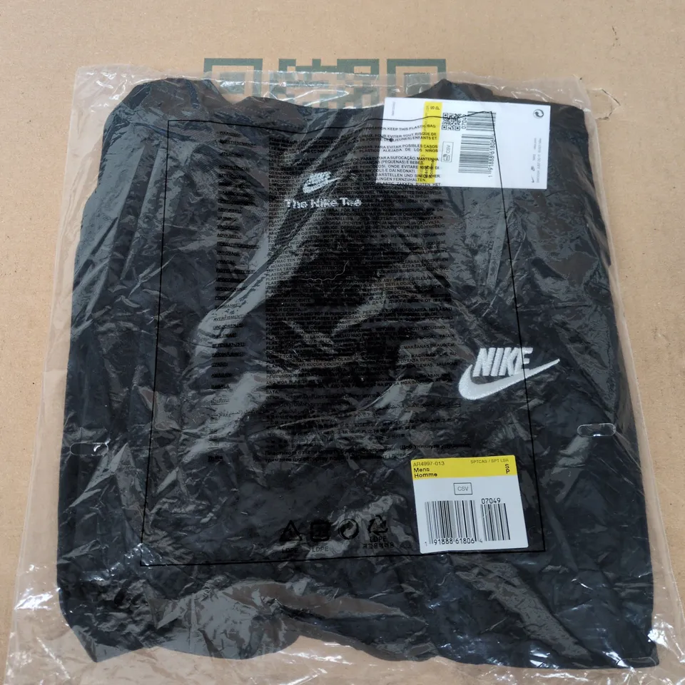 BAGGED NIKE THE NIKE TEE IN BLACK - SMALL