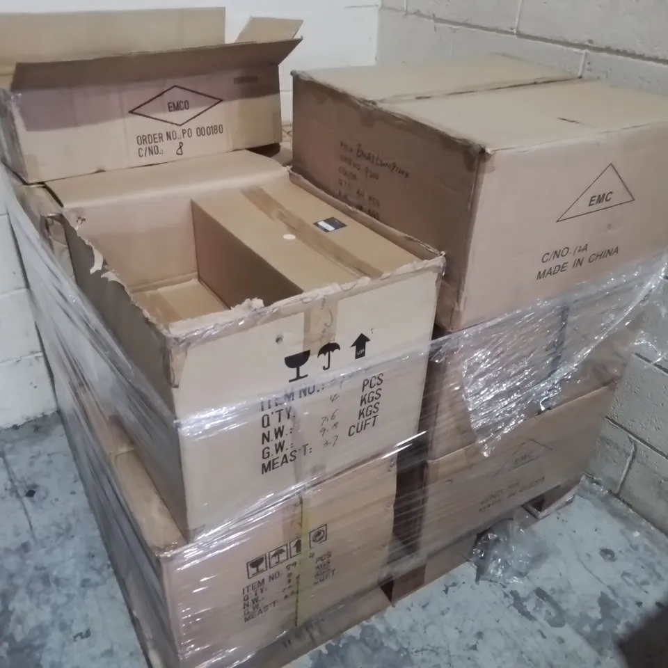 PALLET CONTAINING 11 MULTIPACK BOXES OF ASSORTED LIGHTING ITEMS TO INCLUDE EMCOLITE AND NEW HALOGEN DOWNLIGHTS AND ROSEN WALL LIGHTS