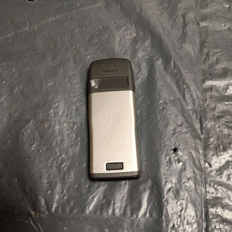 NOKIA MOBILE PHONE WITH PHYSICAL KEYPAD – SILVER/BLACK