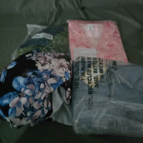 APPROXIMATELY 25 ASSORTED CLOTHING AND FASHION PRODUCTS IN VARIOUS STYLES AND SIZES - COLLECTION ONLY