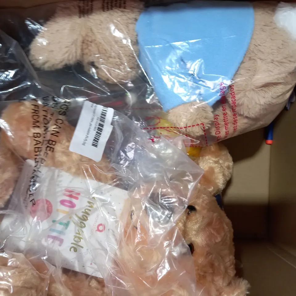 BOX OF APPROXIMATELY 10 ASSORTED TOYS AND GAMES TO INCLUDE CREATE YOUR OWN CRYSTAL CLOCK, JELLYFISH LIGHT UP TANK, CAMPUS CLOTHING TEDDY, ETC