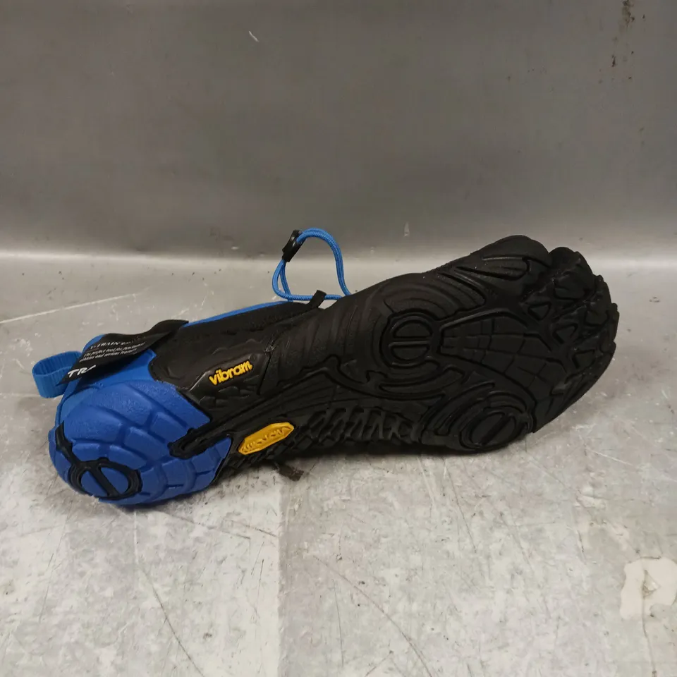 PAIR OF VIBRAM V-TRAIN 2.0 FIVE FINGER SHOES - 9