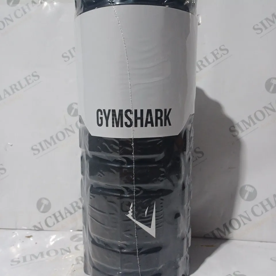 GYMSHARK DEEP TISSUE MUSCLE MASSAGE ROLLER IN BLACK