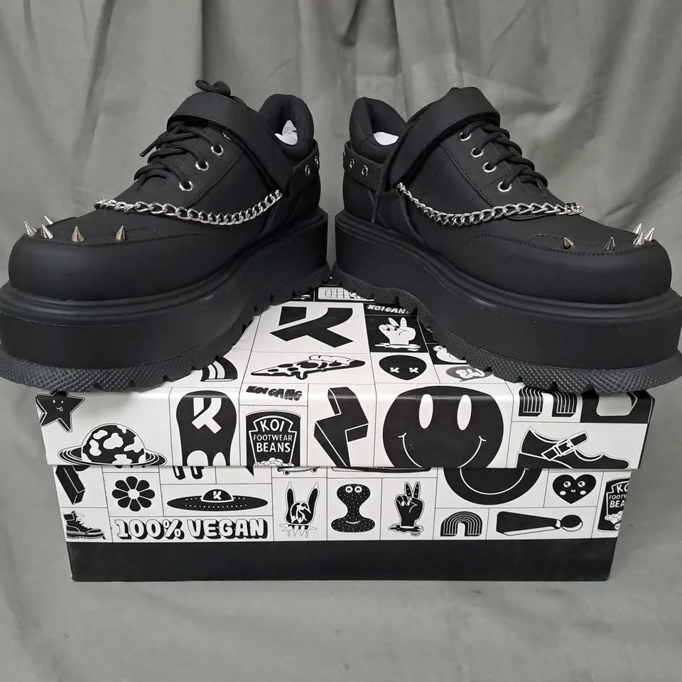 BOXED PAIR OF KOI VEGAN RETROGRADE REBEL MEN'S BLACK PLATFORM SHOES UK SIZE 9