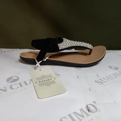 KASARA FAUX PEARL DETAIL THONG SANDAL - SIZE 5