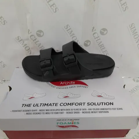 BOXED PAIR OF SKETCHERS ARCH FIT FOAMIES BLACK SIZE 6 SANDAL