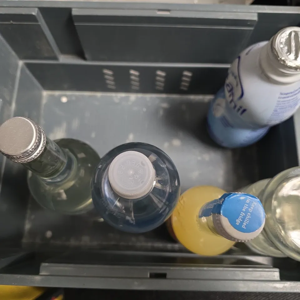APPROXIMATELY 10 ASSORTED DRINKS ITEMS TO INCLUDE - PEPSI MAX , ROBINSONS SUMMER FRUITS ETC