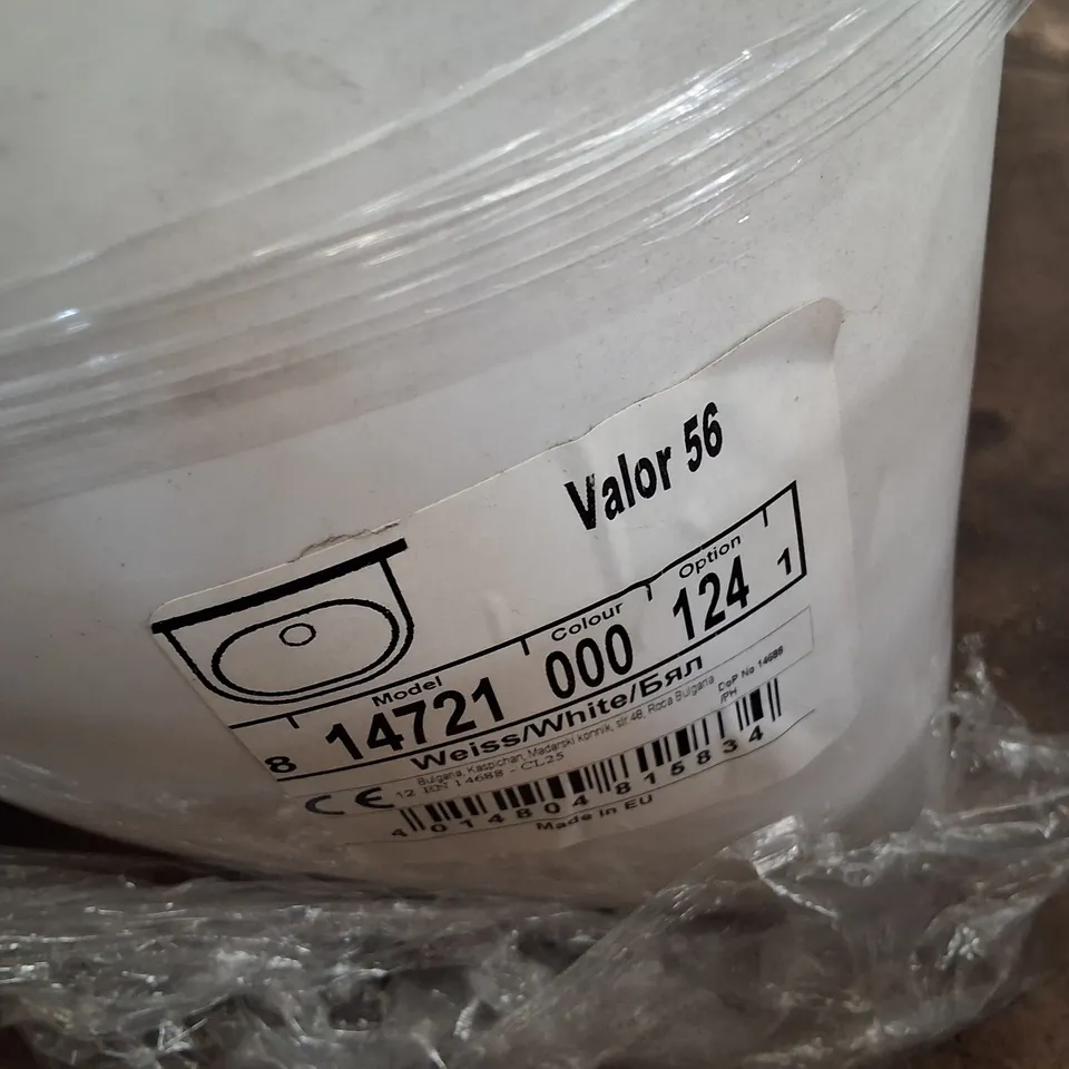 PALLET CONTAINING APPROXIMATELY 14 ROCA VALOR 1TH 560MM BASINS WHITE