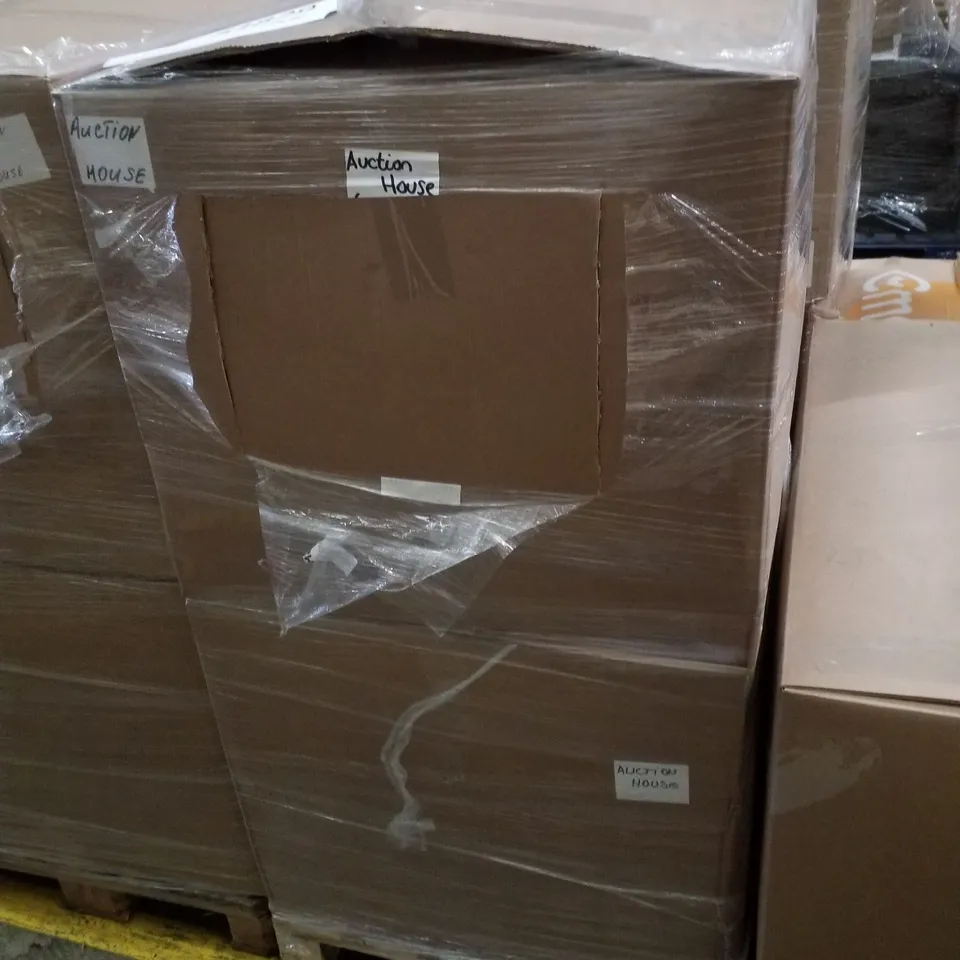 PALLET CONTAINING ASSORTED BEDDING INCLUDING PILLOWS & DUVETS