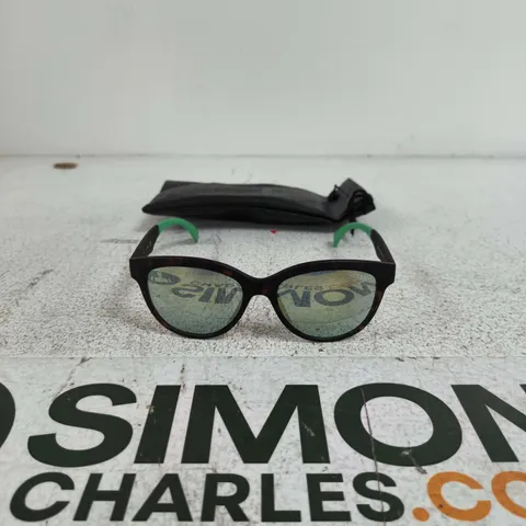 GUESS SUNGLASSES β TORTOISESHELL FRAME WITH GREEN TEMPLES (CE)