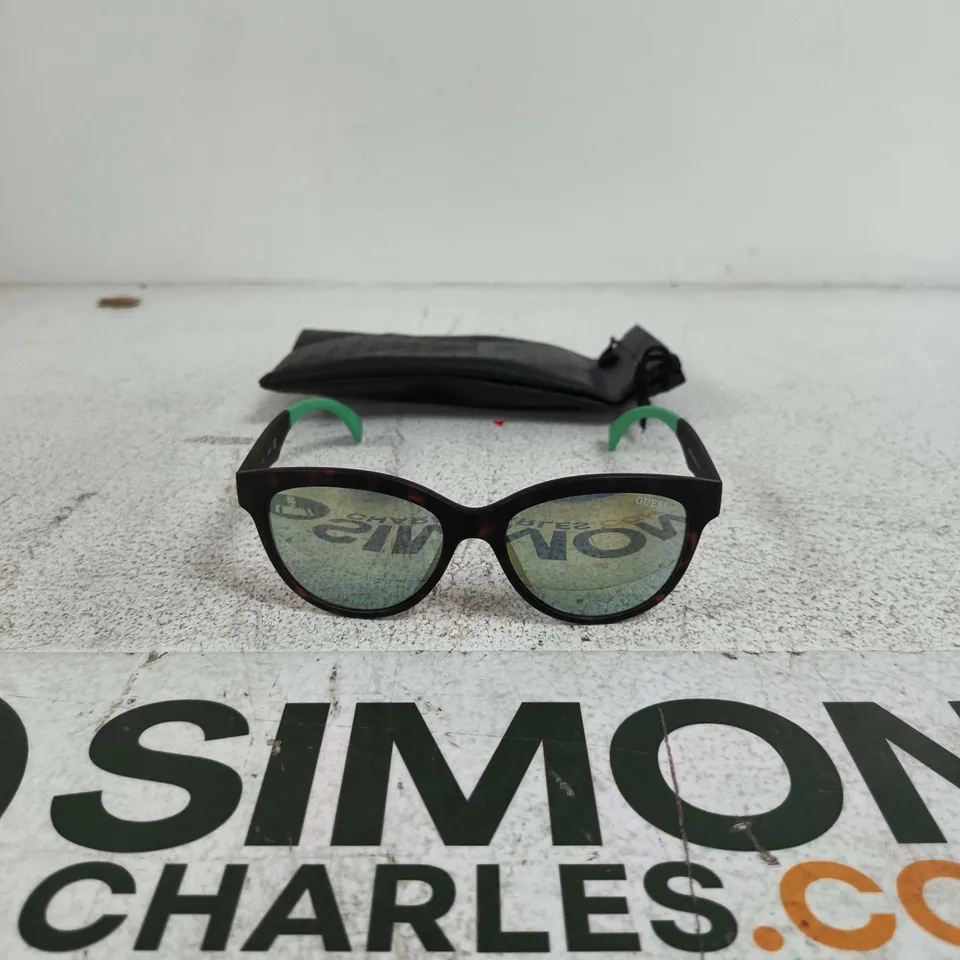 GUESS SUNGLASSES – TORTOISESHELL FRAME WITH GREEN TEMPLES (CE)