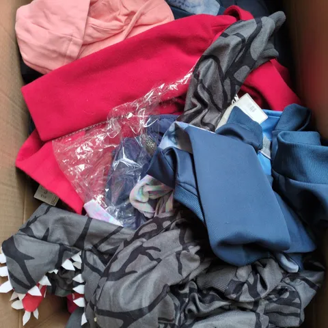 BOX OF APPROXIMATELY 20 ASSORTED CHILDREN'S CLOTHING TO INCLUDE: 18-24 MONTHS FIRETRAP JUMPER