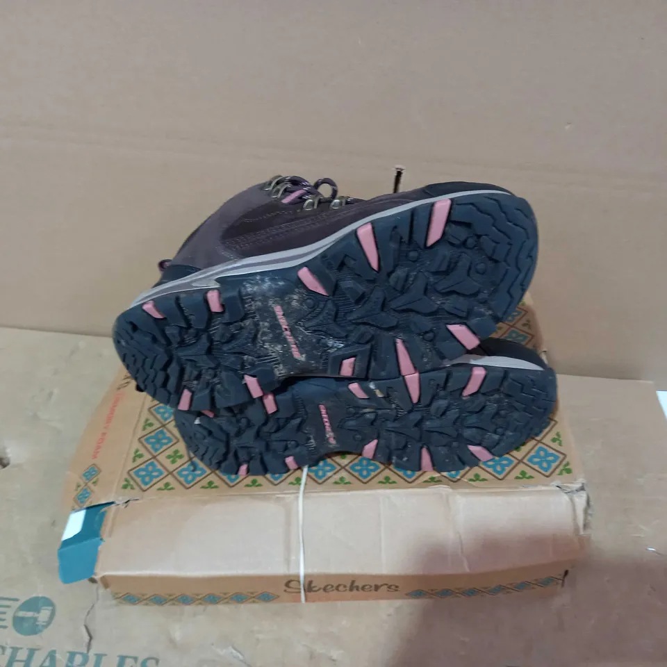 BOXED PAIR OF SKECHERS - SIZE 4