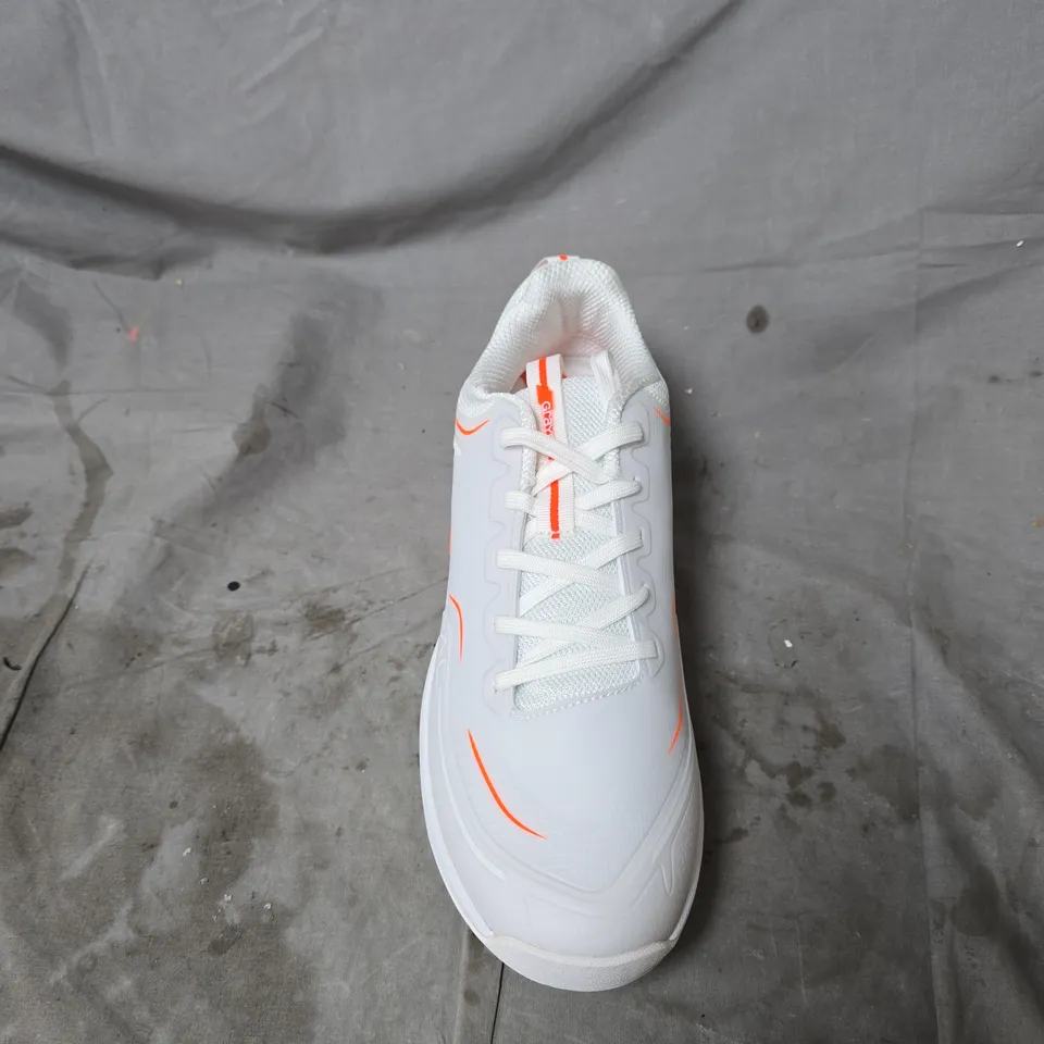 GRAYS AEROCAGE WHITE ATHLETIC SNEAKERS WITH ORANGE ACCENTS SIZE 11.5