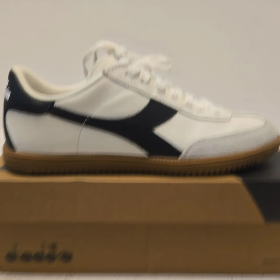 BOXED PAIR OF DIADORA WHITE TRAINERS – UK SIZE 10.5