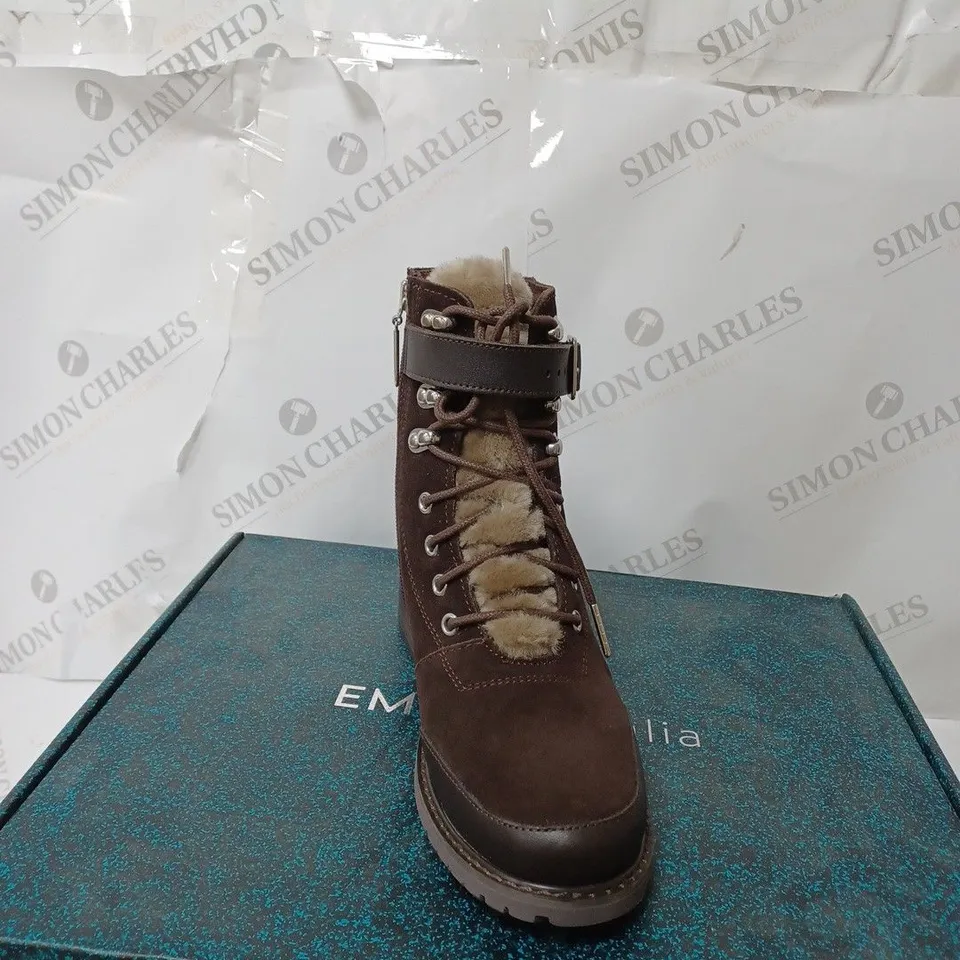 PAIR OF EMU AUSTRALIA "WALDRON" MIX BOOT ESPRESSO SIZE 4 