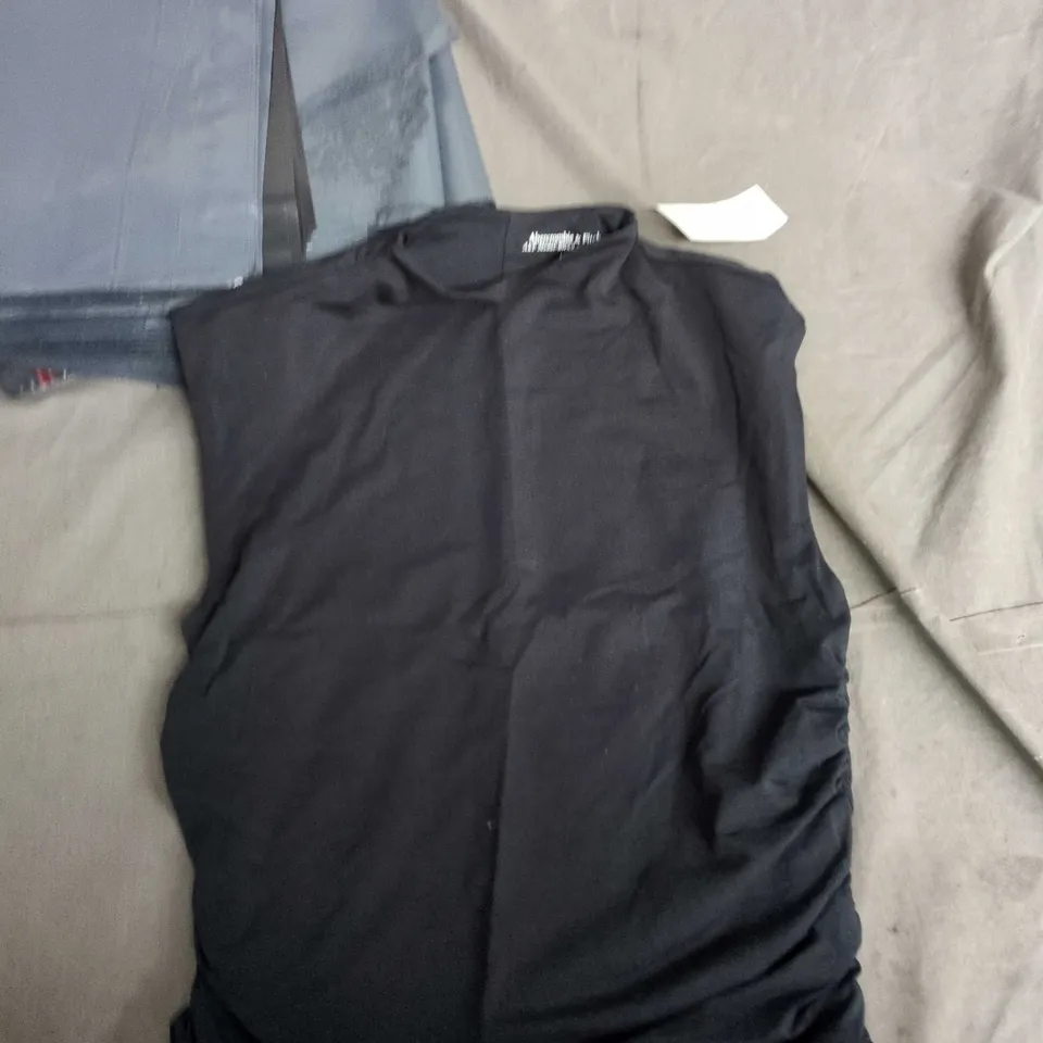 ABERCROMBIE & FITCH BLACK T-SHIRT – MEN’S – UK MEDIUM