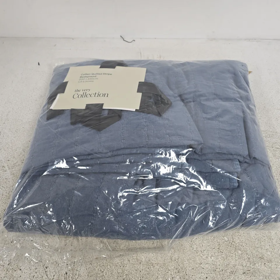 COTTON QUILTED STRIPE BEDSPREAD NAVY 200X220CM