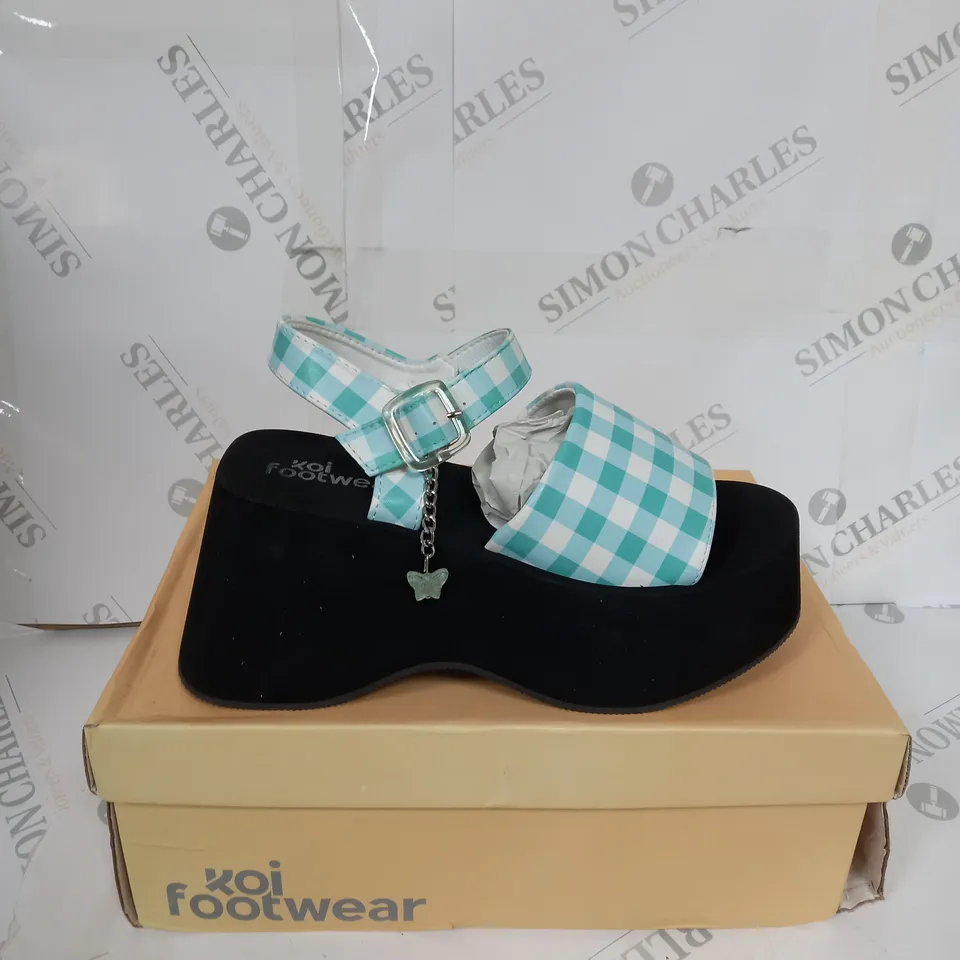BOXED KOI FOOTWEAR FLYING WHISPERS BLUE PLAID BUTTERFLY SANDALS SIZE 5