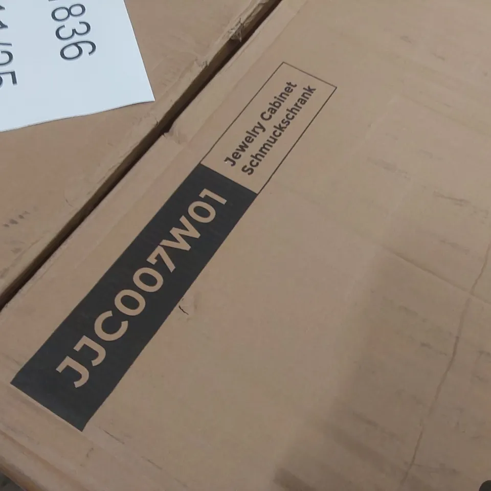 PALLET CONTAINING A LARGE ASSORTMENT OF FURNITURE ITEMS INCLUDING: JEWELRY CABINET, METAL BED FRAME ECT