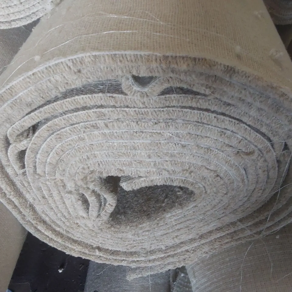 ROLL OF QUALITY RARE BREEDS SOAY CARPET - APPROXIMATELY 5 x 10.2m
