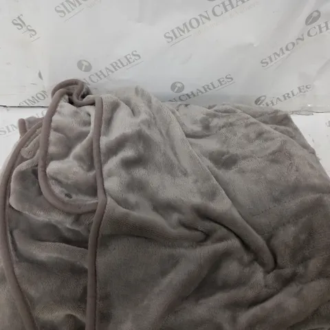 COZEE HOME HEATED PLUSH WEARABLE BLANKET IN GREY