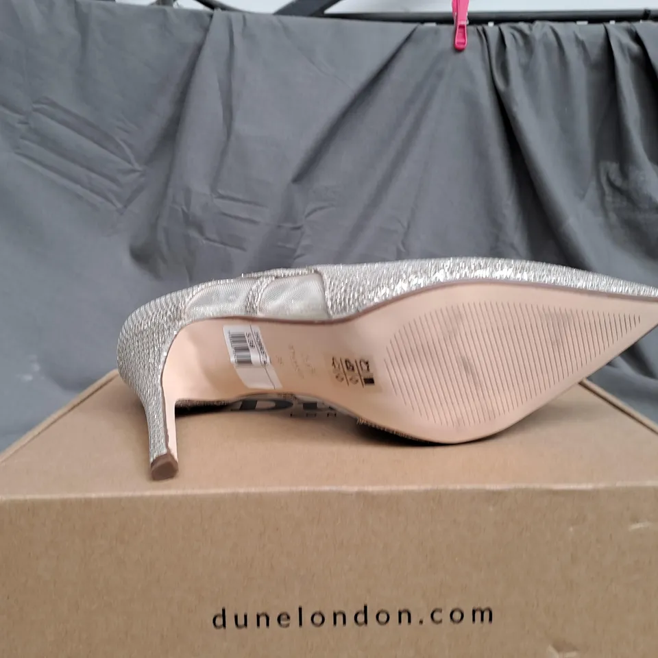 BOXED DUNE MESH COURT HIGH HEELS - SIZE 5