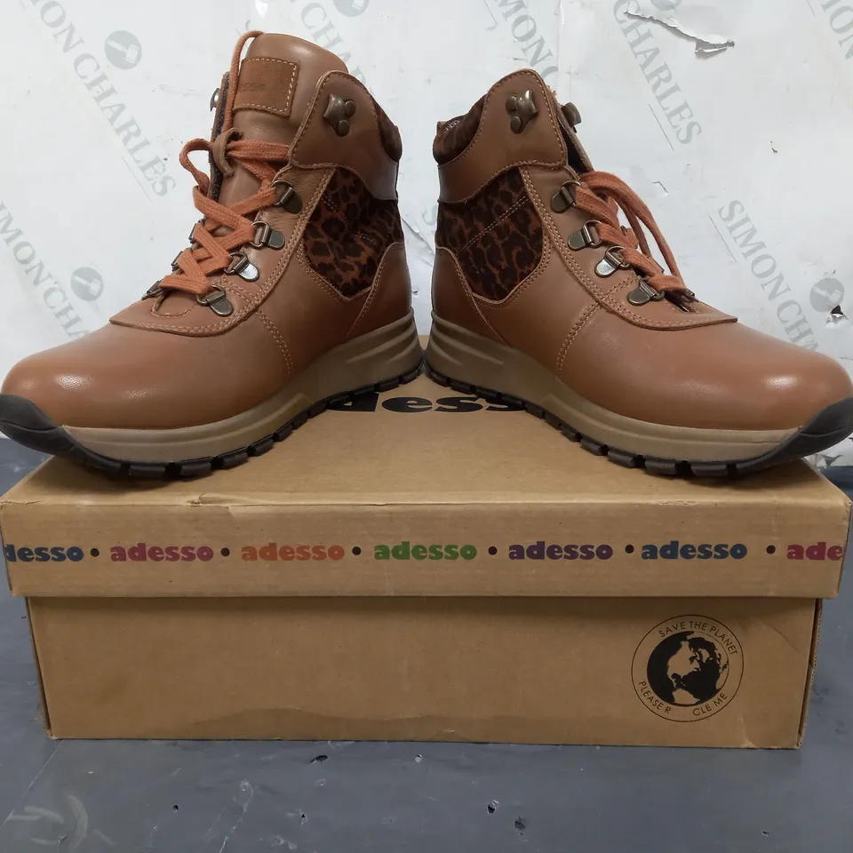 BOXED PAIR OF ADESSO ANKLE BOOTS IN TAN/LEOPARD PRINT SIZE 6