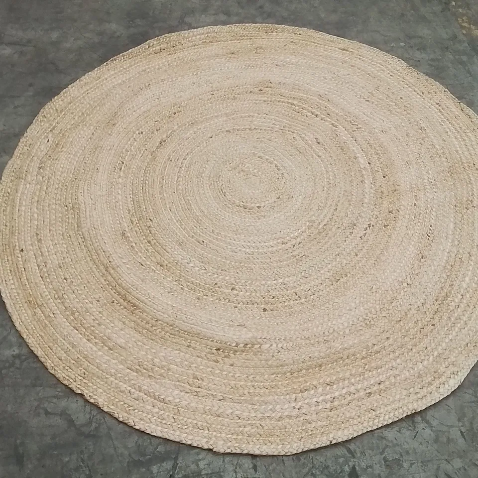 QUALITY DESIGNER AREA RUG - APPROXIMATELY 180X180CM