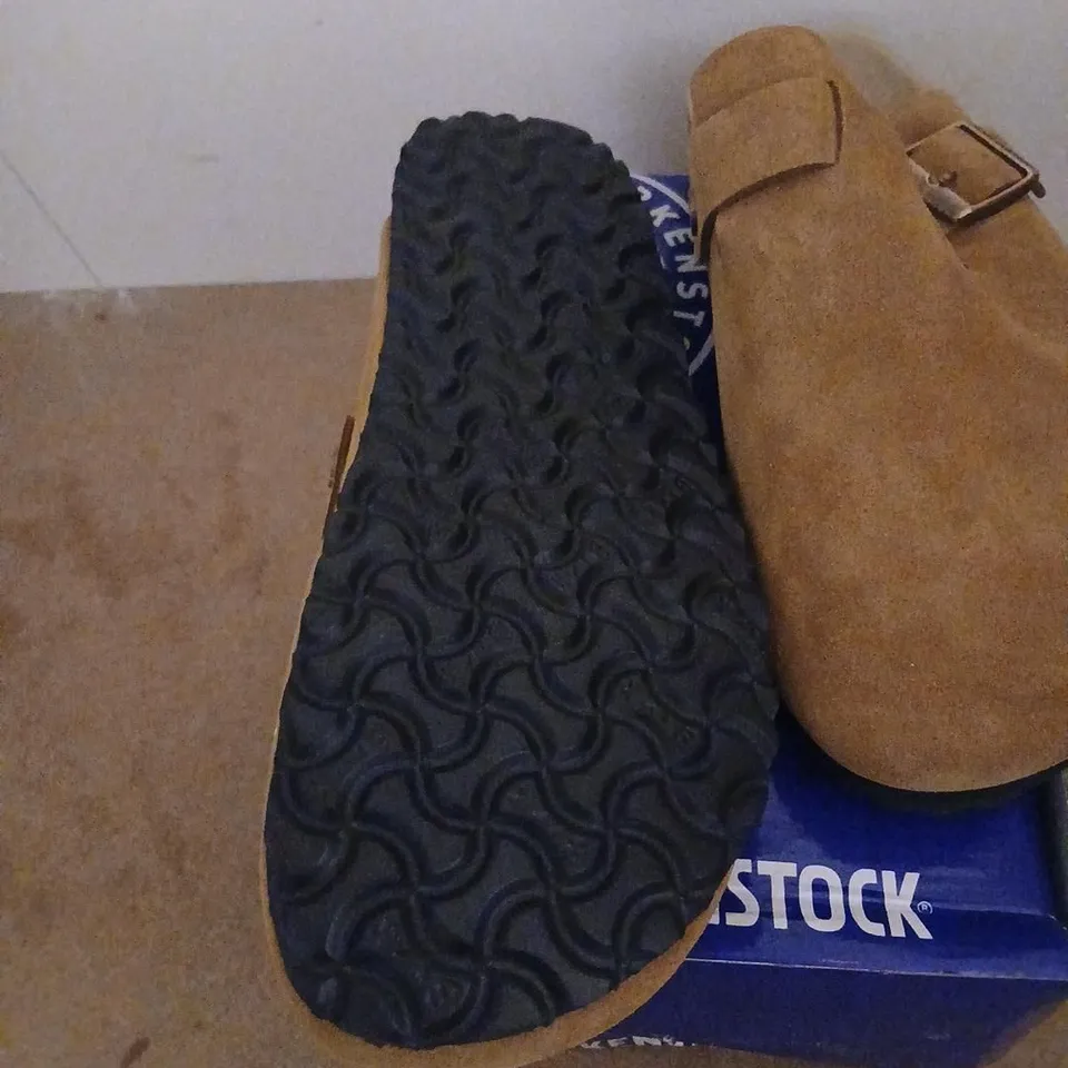 BIRKENSTOCK ARIZONA SUEDE SANDALS – UK 9 (EU 43)
