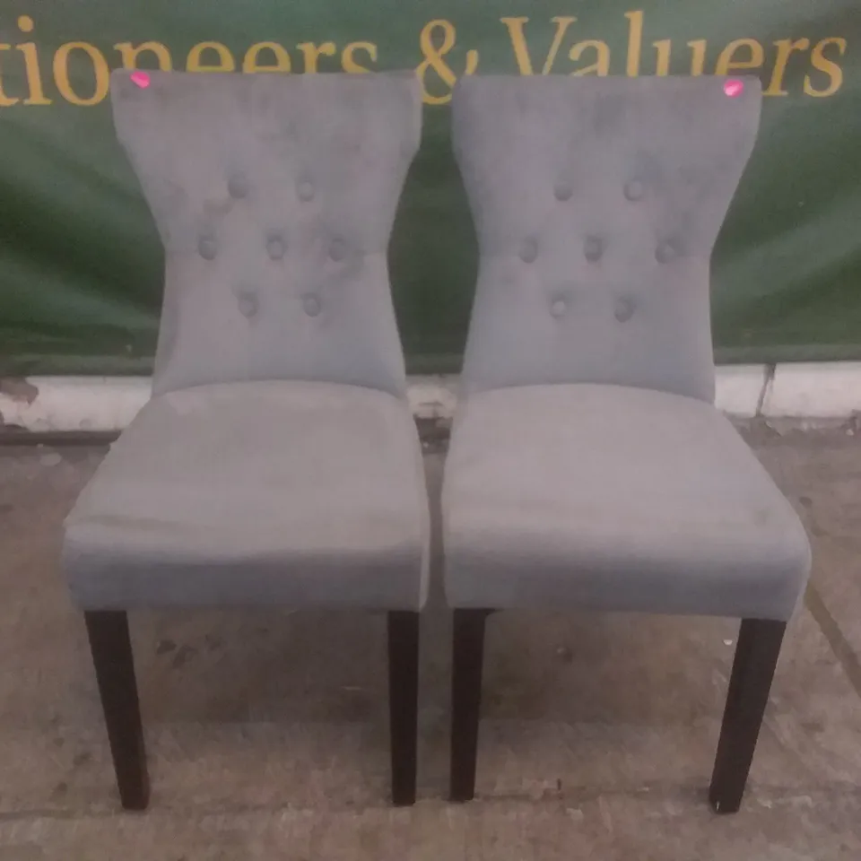 SET OF 2 NEW KENSINGTON GREY VELVET BUTTON BACK DINING CHAIR (BLACK LEG)