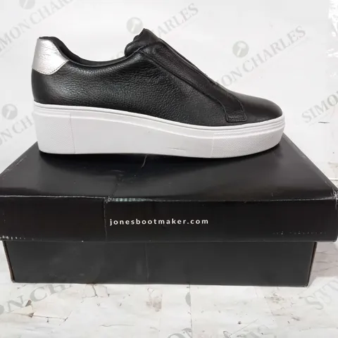 BOXED PAIR OF JONES SLIP-ON LEATHER SHOES IN BLACK/METALLIC SILVER EU SIZE 39