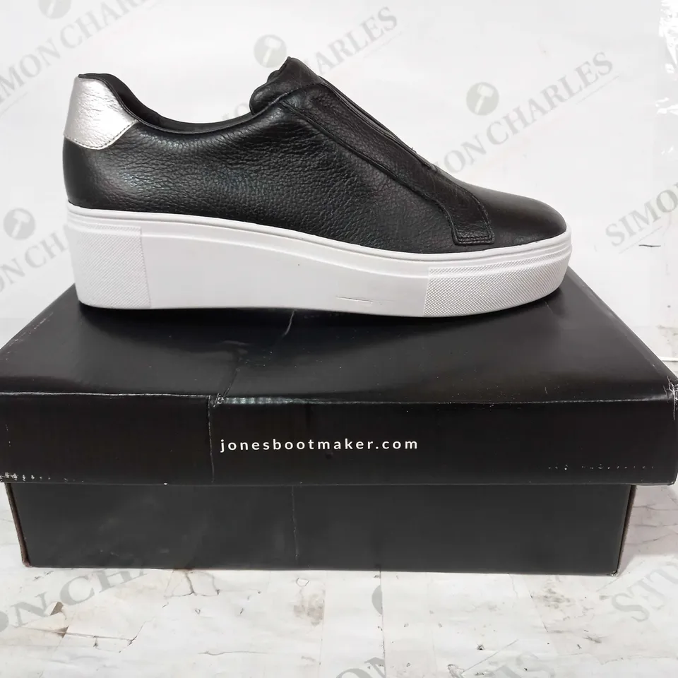 BOXED PAIR OF JONES SLIP-ON LEATHER SHOES IN BLACK/METALLIC SILVER EU SIZE 39