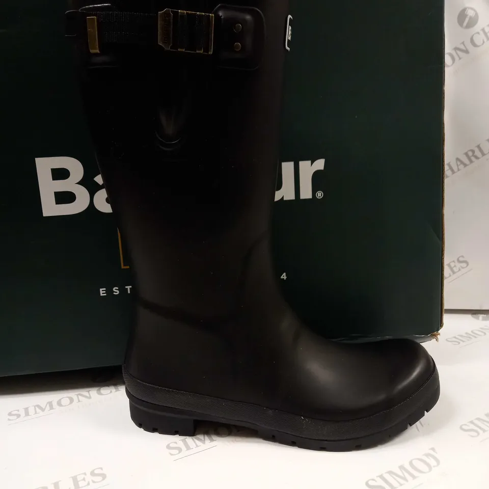 BOXED PAIR OF BARBOUR FOOTWEAR CIRRUS WELLINGTON BOOTS UK SIZE 9