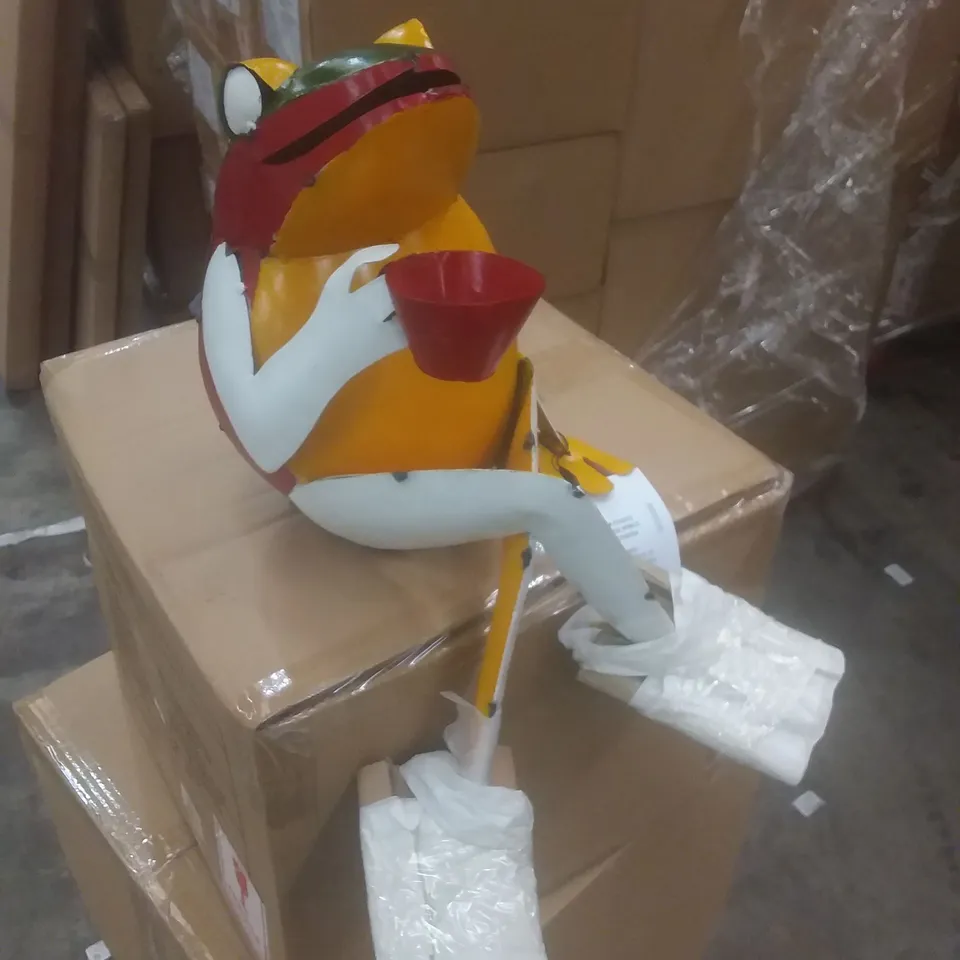BOXED BRAND NEW SITTING FROG WITH MUG